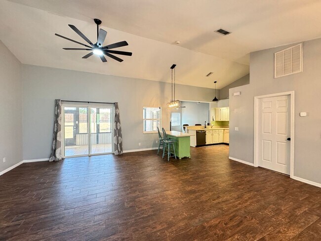 Building Photo - Your Dream Home Awaits! MASSIVE Backyard! ...