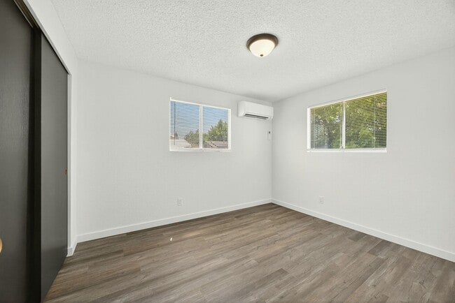 Building Photo - Modern 2-Bedroom Duplex with New Kitchen &...