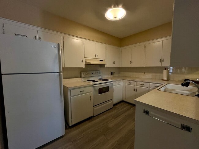 Building Photo - Charming 3-Bedroom Home with Spacious Layo...