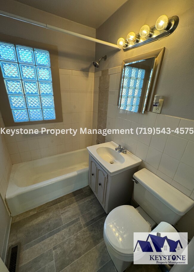 Building Photo - Charming 2-Bedroom Ranch-Style Home with Attached Garage $1280/$1280