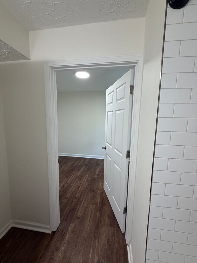 Building Photo - 2866 North Glen Drive, Columbus, OH — 2 Bed / 1 Bath — Fully Renovated!