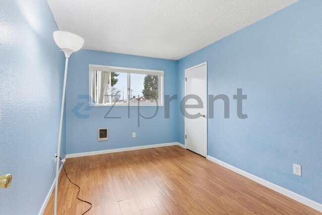 Building Photo - 11036 NE Wygant St