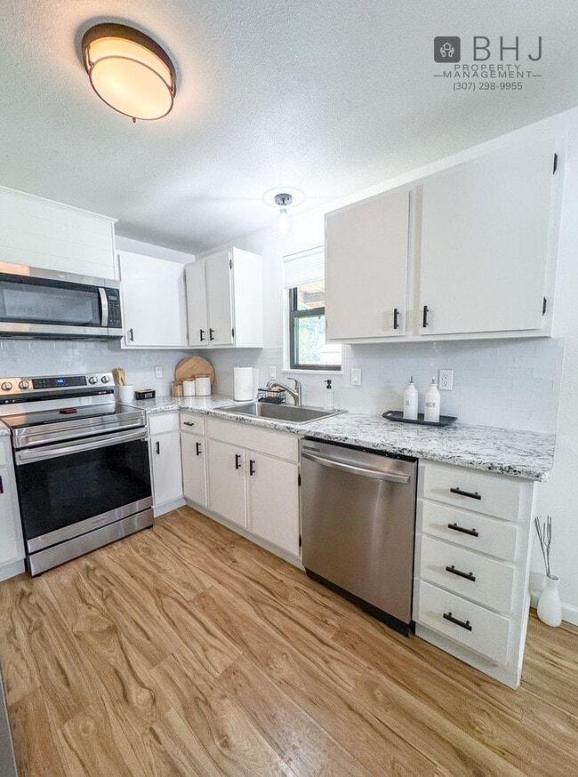 Building Photo - Dog Friendly 2 bed/ 1 bath HOUSE for Rent!