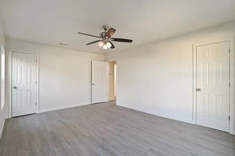 Building Photo - 7115 Parkdale Dr