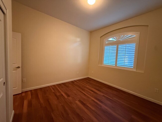 Building Photo - Heritage Lakeside 55+ Active Community!