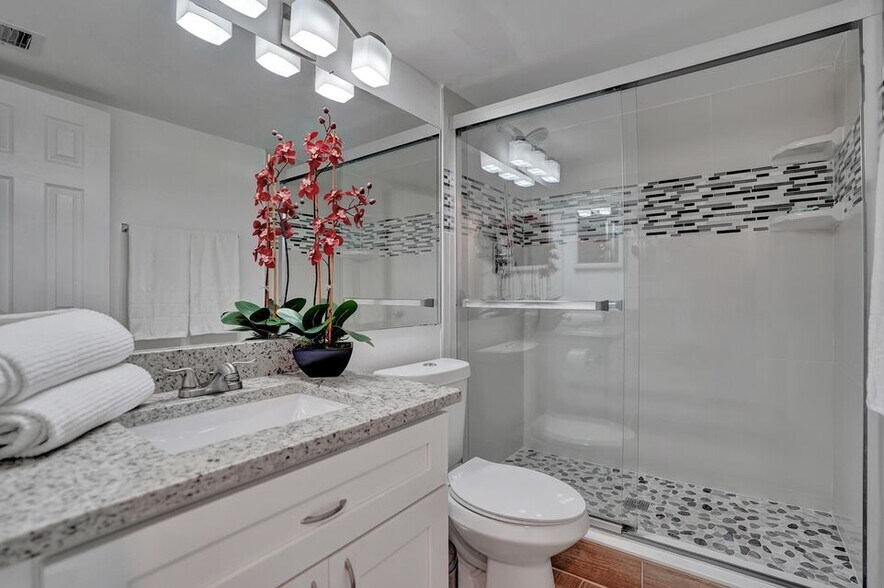 Building Photo - 3581 S Ocean Blvd