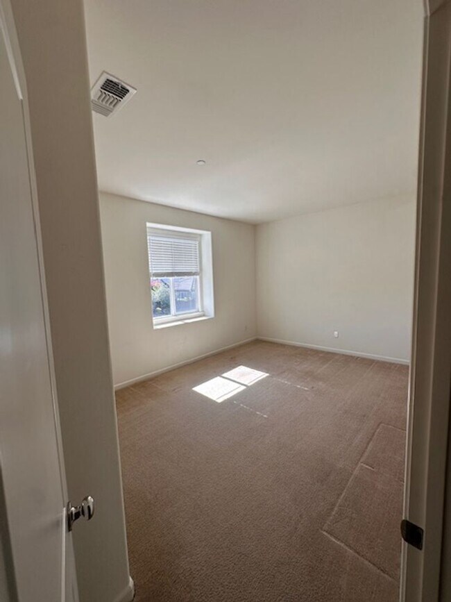 Building Photo - $500.00 off first full months rent - Beautiful home in River Island
