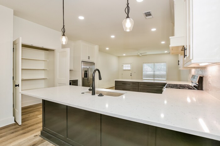 Building Photo - 16220 Lamarche Dr