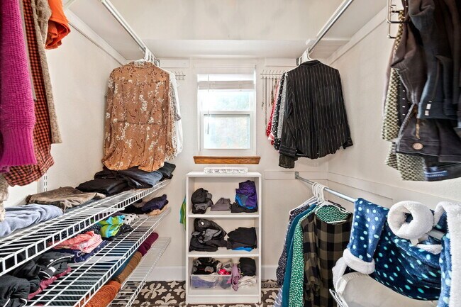 Building Photo - "Charming 3-Bedroom Home with 2.5 Baths in Picturesque Highlands Ranch – Spacious 2005 Sq. Ft. Gem!"