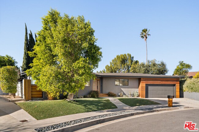 Building Photo - 8547 Shoup Ave