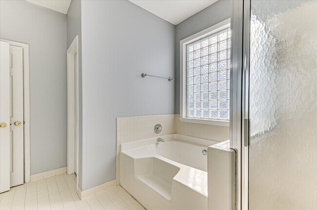 Building Photo - 1140 Parkside Trail