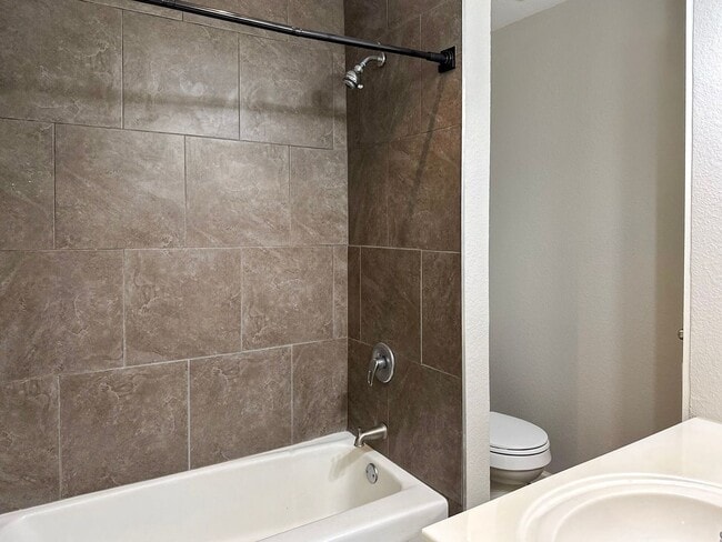 Building Photo - 3 Bedroom / 2 Bath / 2 Car Garage