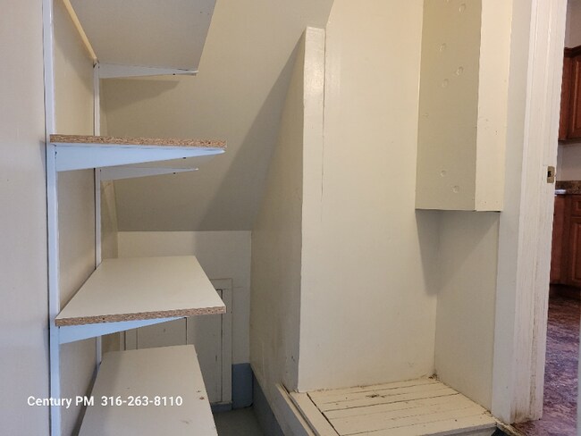 Building Photo - 143 N Clara St