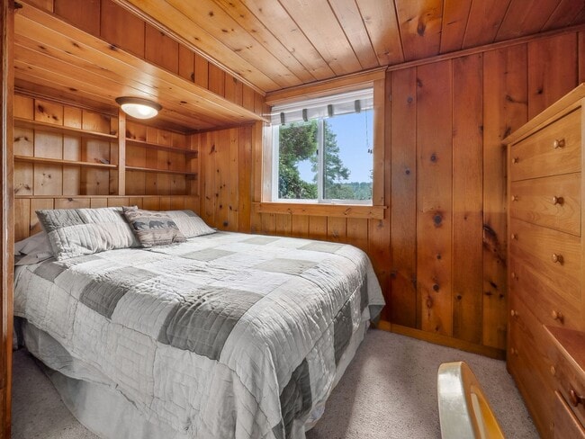 Building Photo - Super Sweet, Partially Furnished, Centrall...