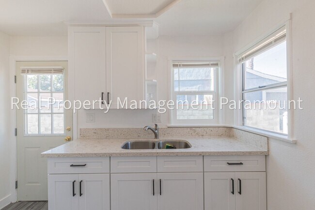Building Photo - 5938 Southside Dr