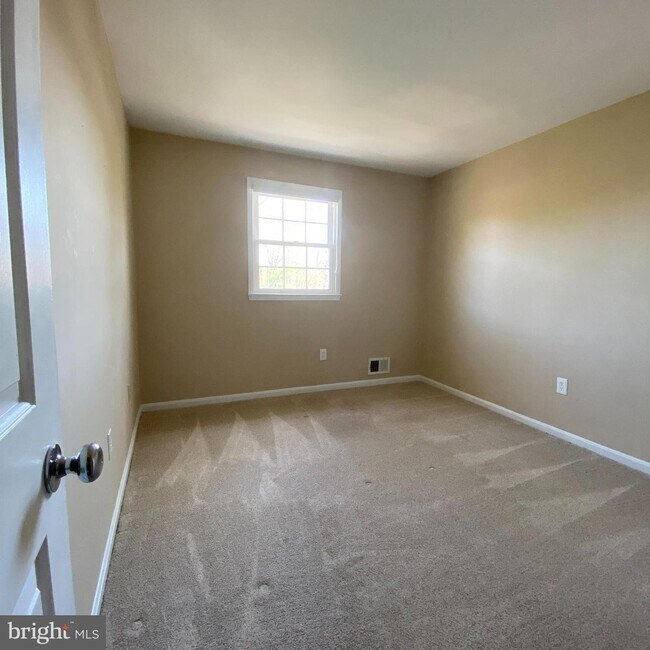 Building Photo - 9132 Conservation Way