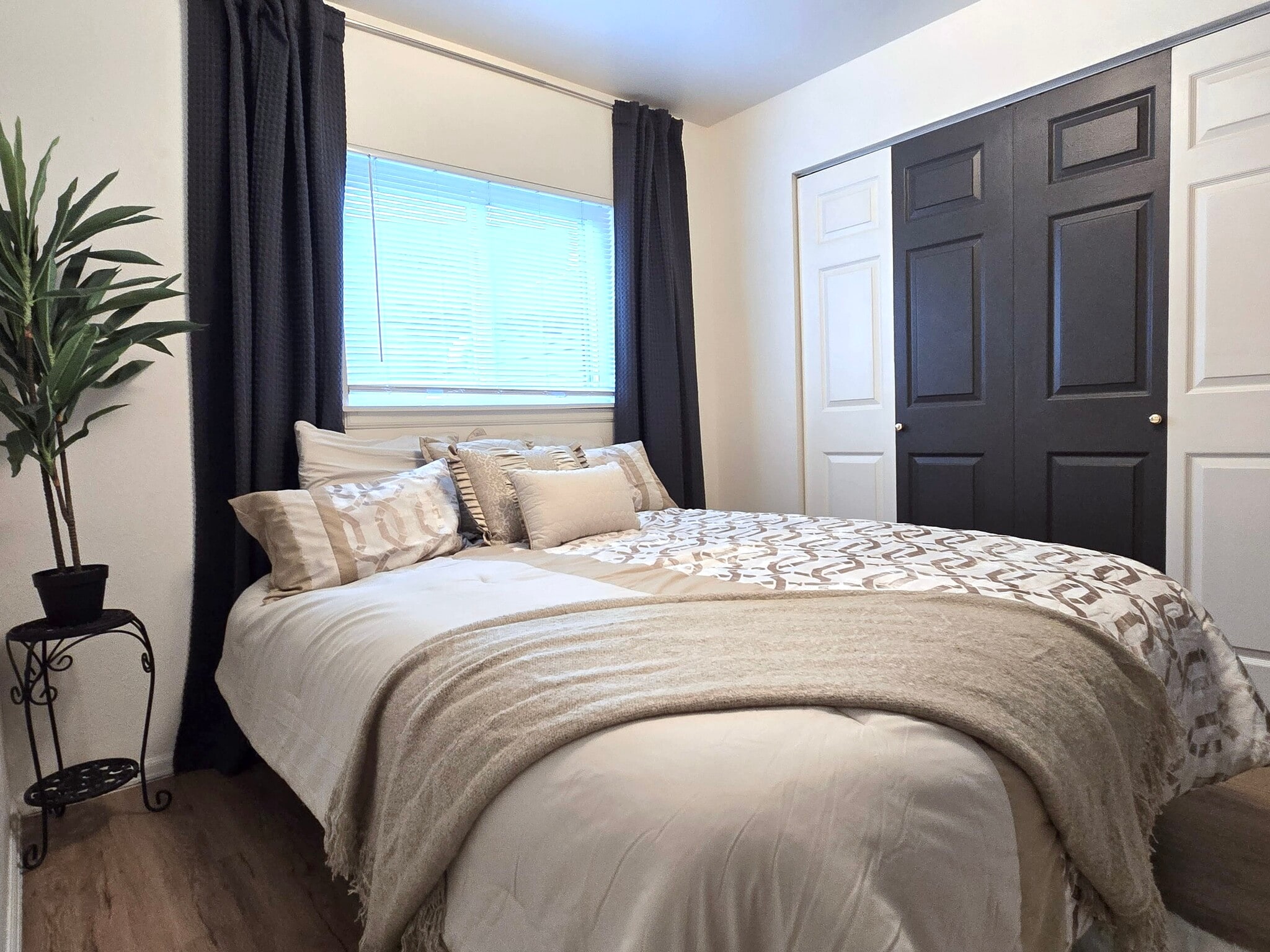 Bedroom with large closet - 1830 22nd St