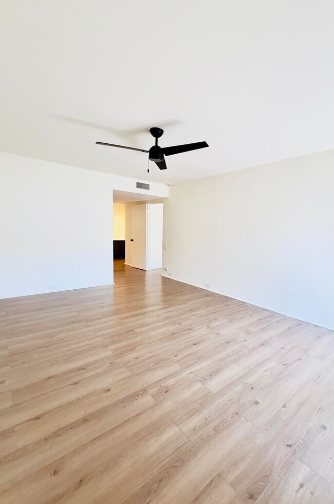 Building Photo - 251 E La Verne Way