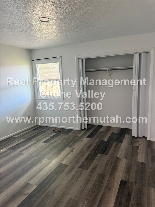 Building Photo - Great House Available in Hyrum! Minutes from JBS and Hyrum Dam!