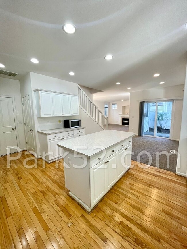 Building Photo - University Place Single Family in Gated Community