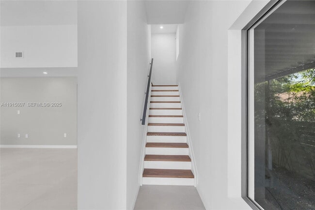 Building Photo - 3604 Day Ave