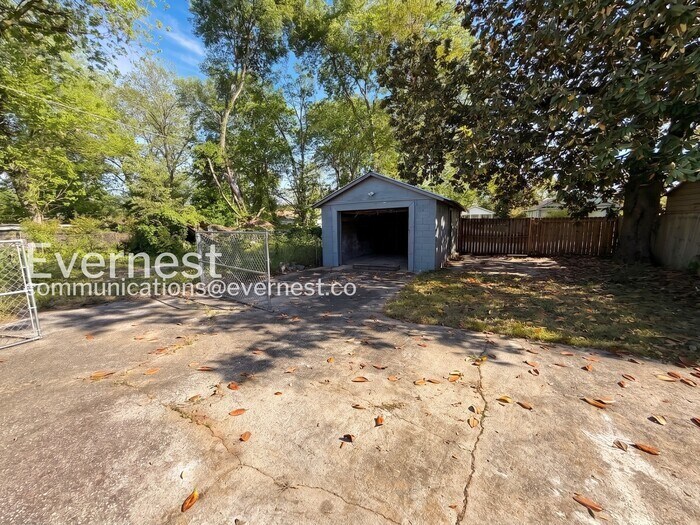 Building Photo - 1825 18th St Ensley