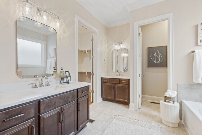 Building Photo - 1036 Clifton St