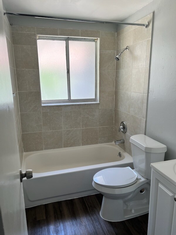 Building Photo - 1003 34th Ave W