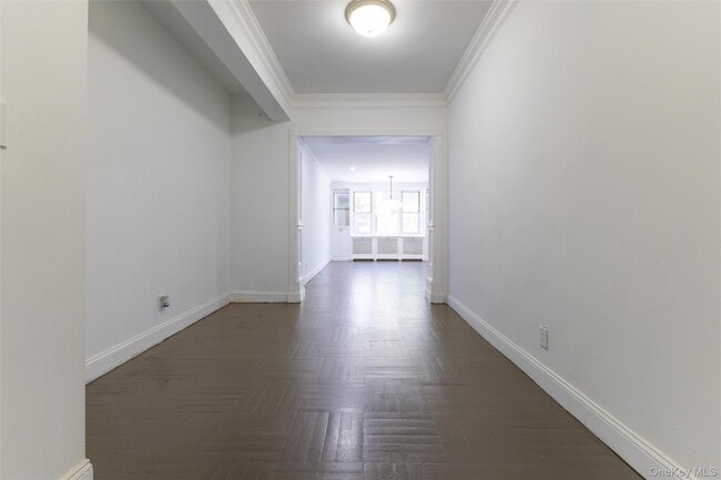 Building Photo - 2 Sadore Ln