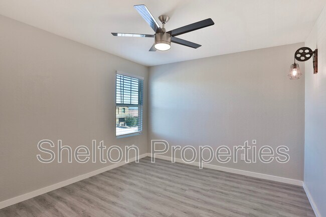 Building Photo - 18787 W Yucatan Dr