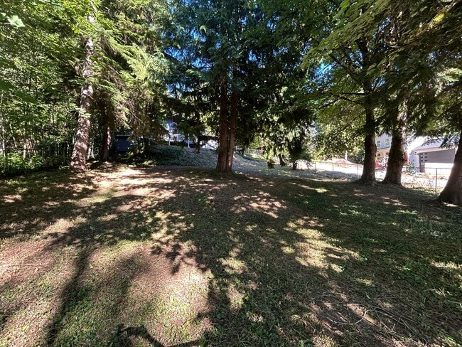 Building Photo - Two Bedroom One Bathroom House for Rent with Large Yard