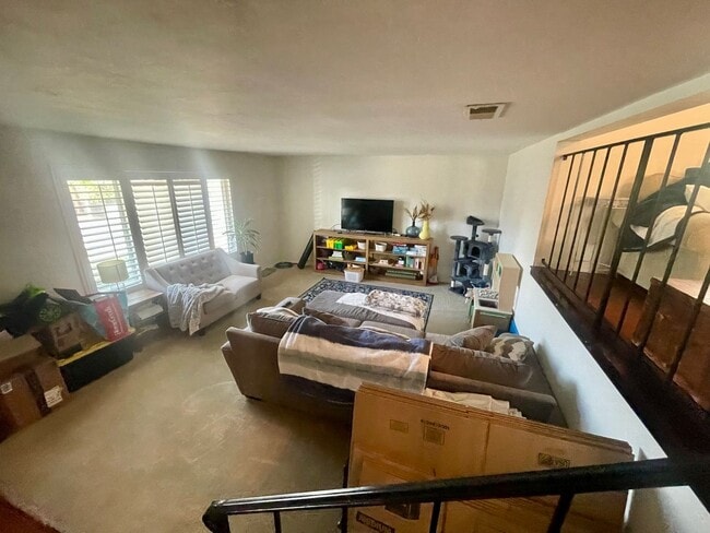 Building Photo - Gorgeous South West Escondido Home! $4,200/Month.  Pets Allowed - Text 619-889-8400