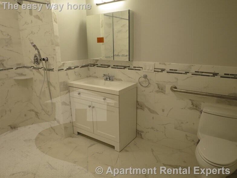 Building Photo - 136 Inman St