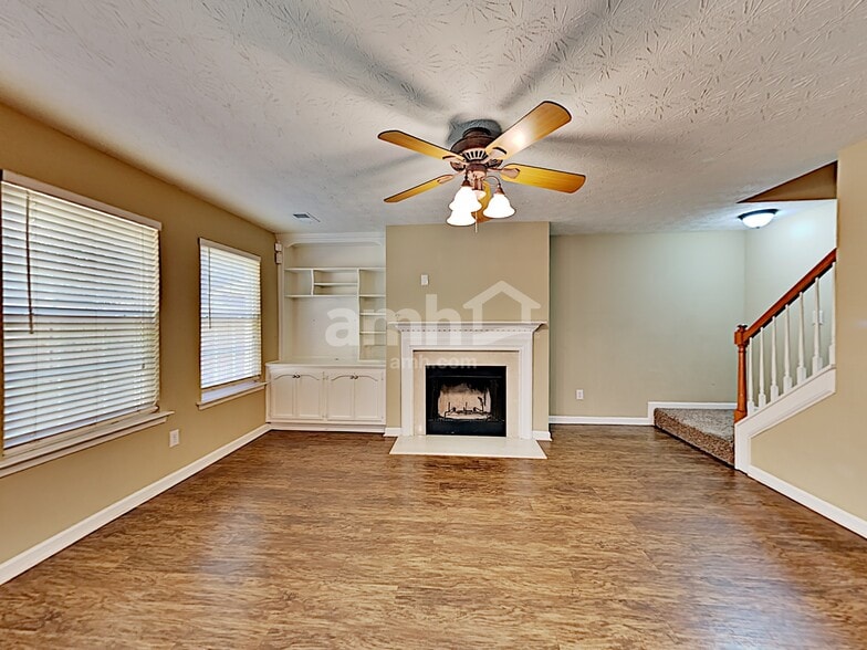 Building Photo - 158 Village Trace