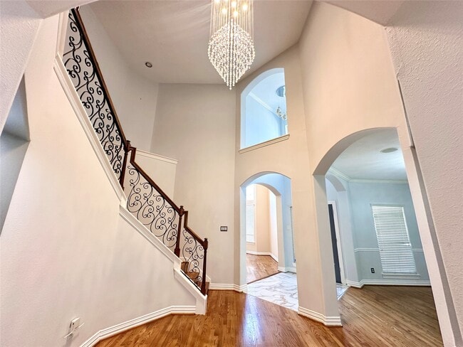 Building Photo - 2819 Lake Shore Harbour Dr