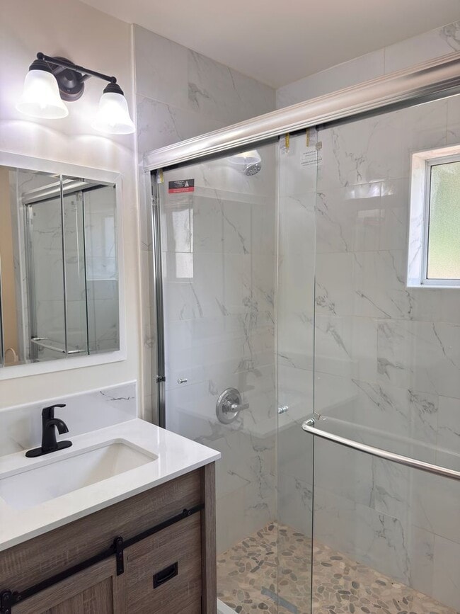 Building Photo - 1060 McFarland Ave