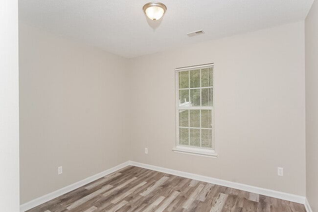 Building Photo - 103 Harvest Glen Ln