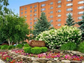 Building Photo - 11820 Edgewater Dr