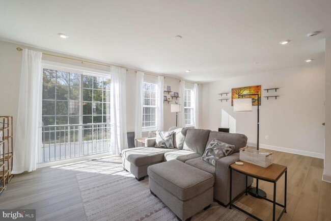 Building Photo - 10864 Foxtrot Cir