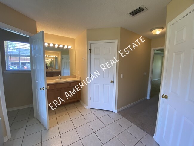 Building Photo - 6846 Fernandina Rd