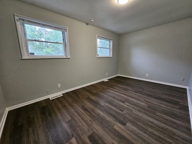 Building Photo - 6602 Lennington Dr