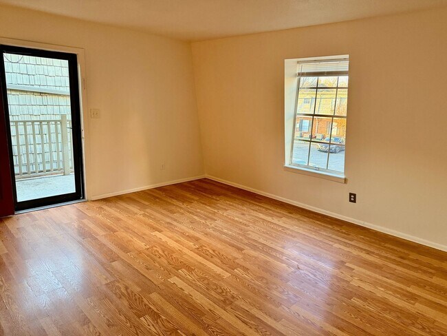 Building Photo - 3828 Country Club Rd