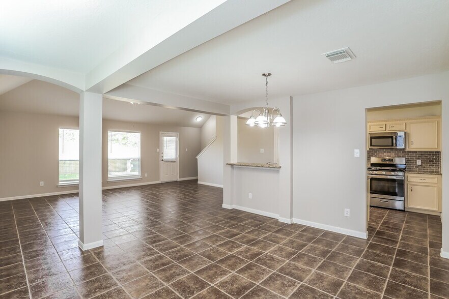 Building Photo - 8238 Fuqua Gardens Dr