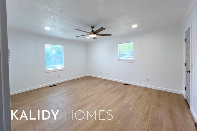 Building Photo - 4501 N Billen Ave