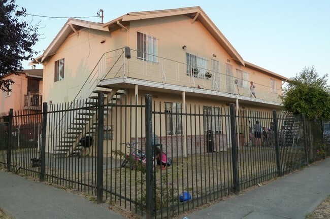 Primary Photo - 8300-8306 B St