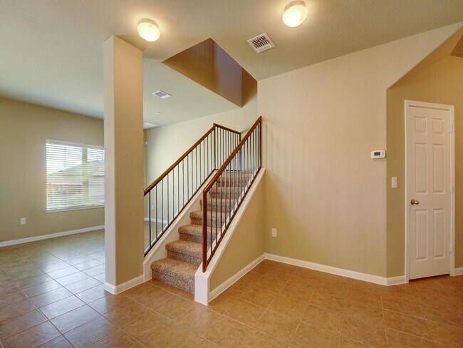 Building Photo - 1620 Bryant Dr