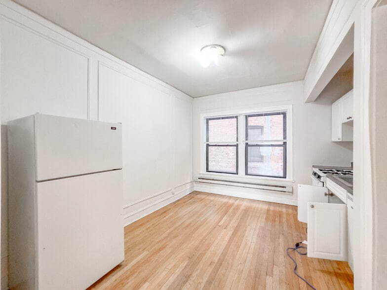 Building Photo - 1036 Dempster St