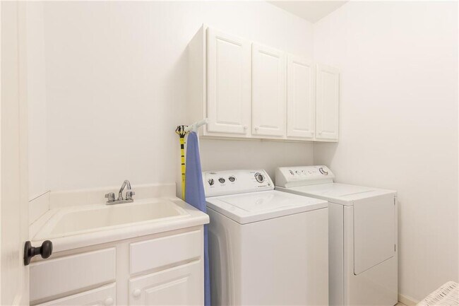 Building Photo - 2556 Oglethorpe Cir NE