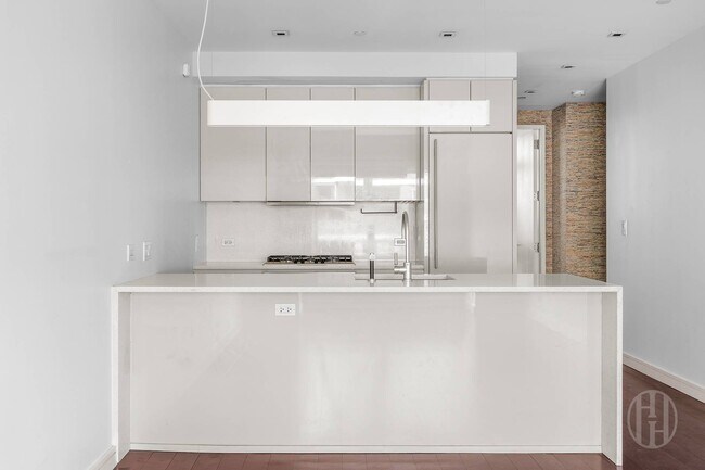 Building Photo - 300 E 23rd St