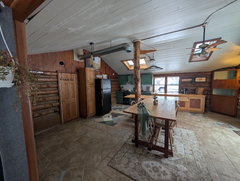 Building Photo - 8970 E Gull Lake Dr